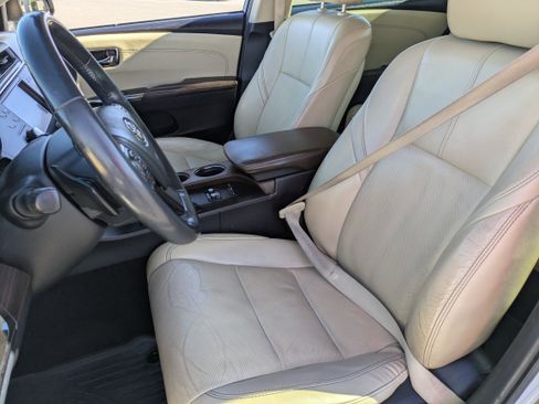 Used 2014 Toyota Avalon Limited image 25