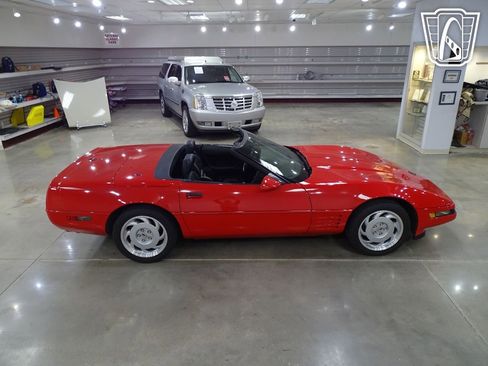 Used 1992 Chevrolet Corvette Convertible image 18
