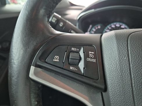 Used 2022 Chevrolet Trax LT w/ LT Convenience Package AWD/4WD image 12