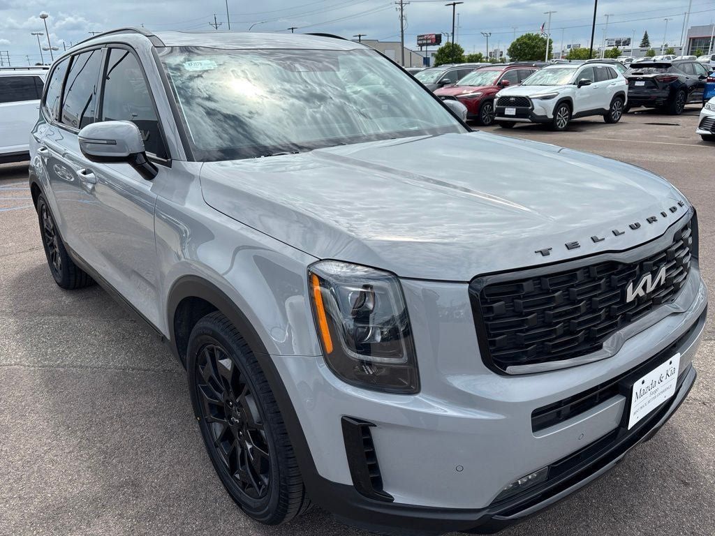 Used 2022 Kia Telluride SX w/ SX Prestige Package AWD/4WD image 3