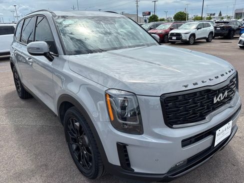 Used 2022 Kia Telluride SX w/ SX Prestige Package AWD/4WD image 3