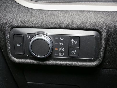 Used 2022 Ford Explorer XLT image 35