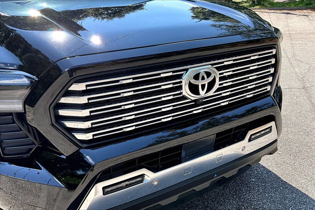 Used 2024 Toyota Tacoma Limited AWD/4WD image 33