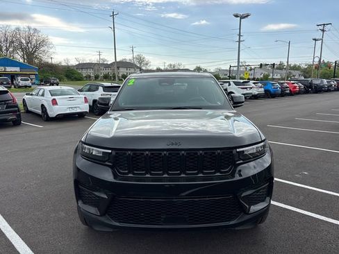 Used 2024 Jeep Grand Cherokee Altitude RWD image 5