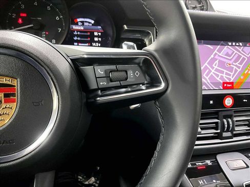 Used 2025 Porsche Macan image 23