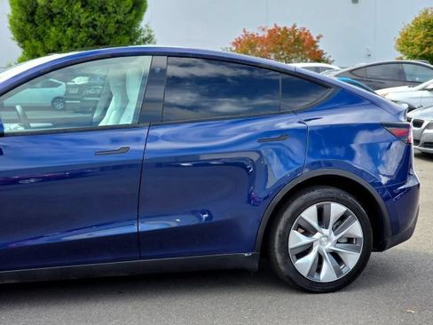 Used 2023 Tesla Model Y Long Range AWD/4WD image 5
