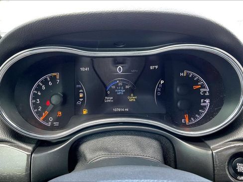 Used 2018 Jeep Grand Cherokee Altitude AWD/4WD image 10