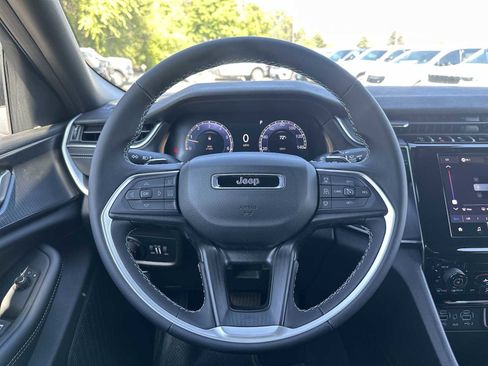 New 2025 Jeep Grand Cherokee Laredo image 11