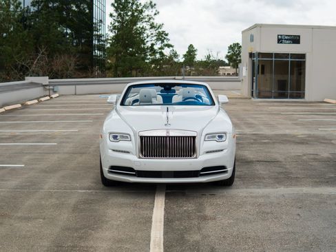 Used 2017 Rolls-Royce Dawn RWD image 17