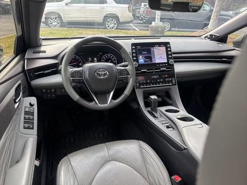 Used 2020 Toyota Avalon Limited image 2