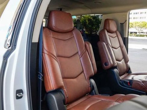 Used 2019 Cadillac Escalade ESV Premium Luxury image 91