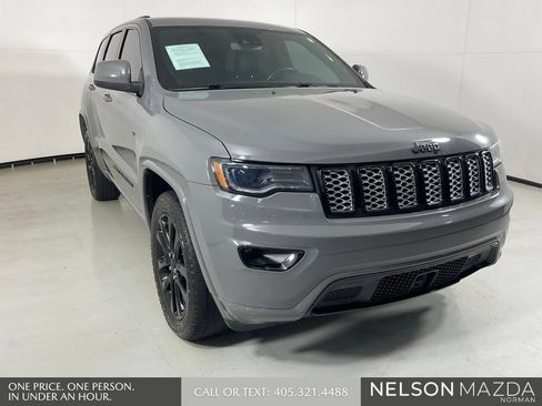Used 2021 Jeep Grand Cherokee Laredo X AWD/4WD image 3
