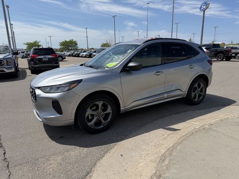 Used 2024 Ford Escape ST-Line w/ Tech Pack #1 AWD/4WD image 2
