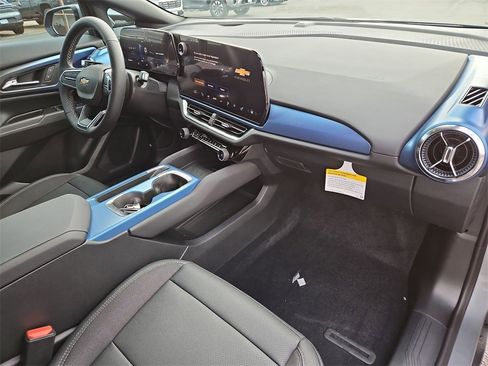New 2026 Chevrolet Equinox EV LT image 28