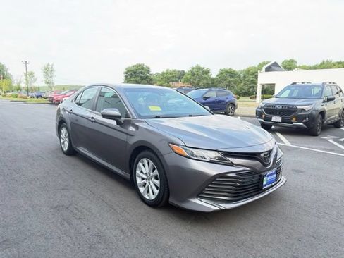 Used 2018 Toyota Camry LE FWD image 3