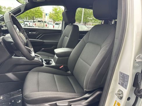 Used 2023 Chevrolet Colorado LT RWD image 13