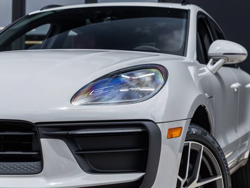 New 2026 Porsche Macan AWD/4WD image 17