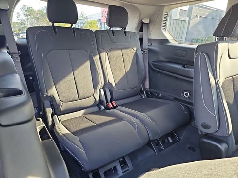 Used 2023 Jeep Grand Cherokee L Laredo image 15