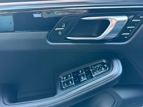 Certified 2024 Porsche Macan S AWD/4WD image 12