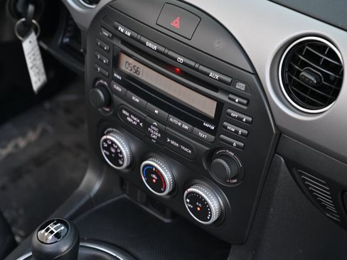 Used 2009 MAZDA MX-5 Miata Sport image 21