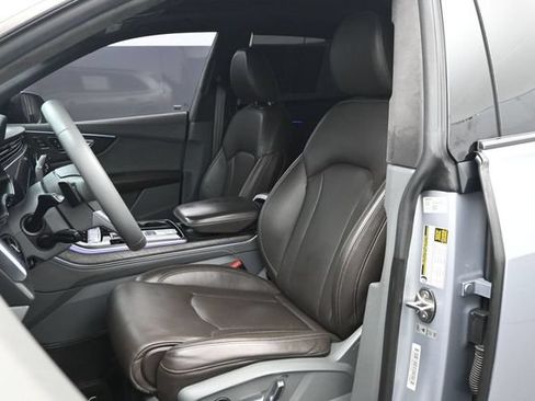 Used 2019 Audi Q8 Prestige AWD/4WD image 5