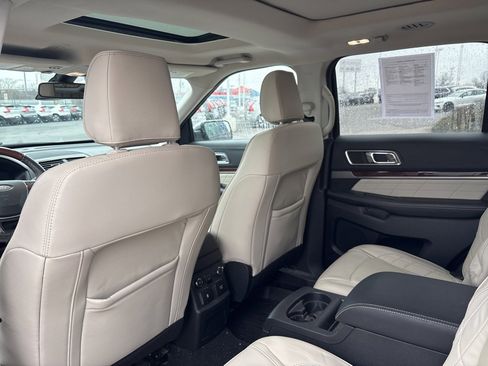 Used 2019 Ford Explorer Platinum image 28