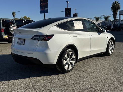 Used 2022 Tesla Model Y Long Range image 6