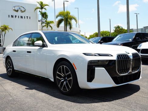 Used 2025 BMW 740i xDrive AWD/4WD image 12