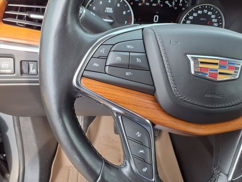 Used 2019 Cadillac XT5 Platinum AWD/4WD image 17
