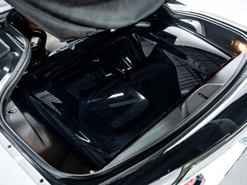 Used 2015 Chevrolet Corvette Z06 w/ 3LZ Preferred Equipment Group image 34