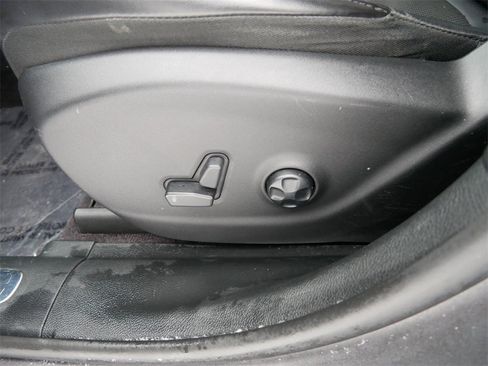 Used 2019 Jeep Cherokee Limited image 15