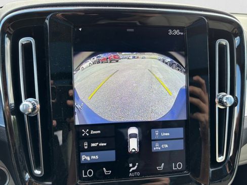Used 2021 Volvo XC40 T5 Momentum w/ Protection Package Premier image 17