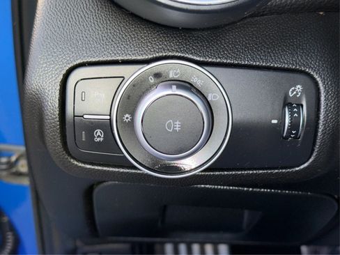 Used 2017 Alfa Romeo Giulia Ti w/ TI 19" Sport Package image 19