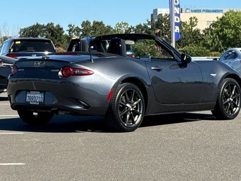 Used 2016 MAZDA MX-5 Miata Club RWD image 5