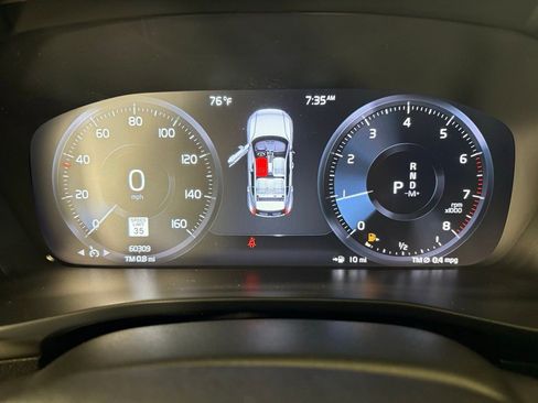 Used 2021 Volvo XC40 T5 Momentum image 25