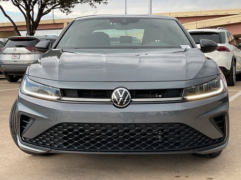 Used 2025 Volkswagen Jetta Sport image 3