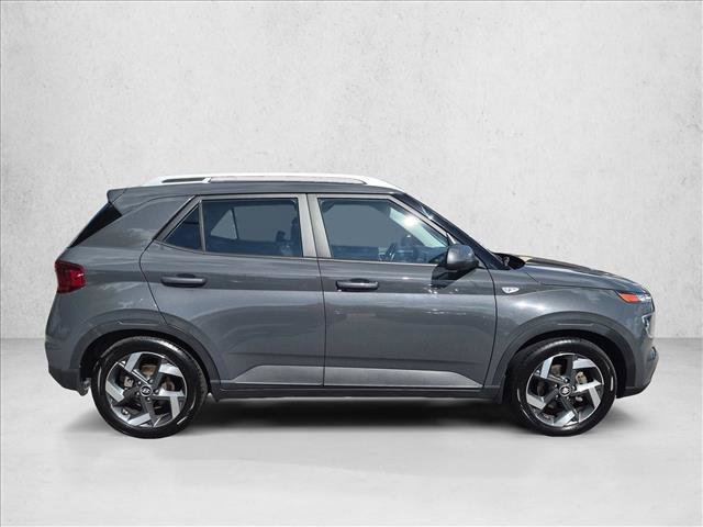 Used 2023 Hyundai Venue SEL FWD image 4
