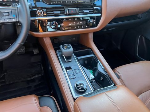 Certified 2023 Nissan Pathfinder Platinum image 15