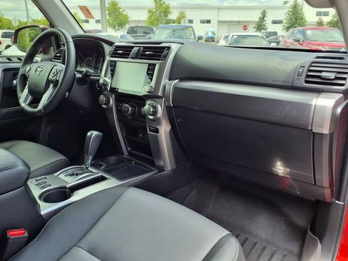 Used 2021 Toyota 4Runner SR5 Premium w/ Moonroof Package RWD image 11
