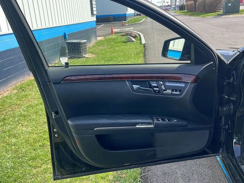 Used 2013 Mercedes-Benz S 550 4MATIC image 9