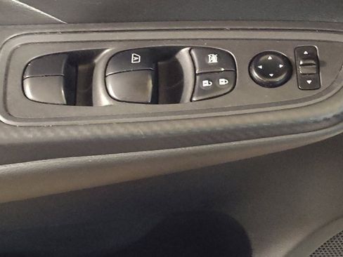 Used 2022 Nissan Versa S FWD image 27