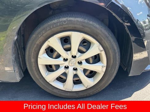 Used 2022 Toyota Corolla LE FWD image 2