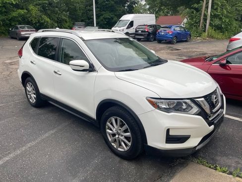 Used 2017 Nissan Rogue SV FWD image 6