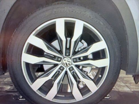 Used 2023 Volkswagen Atlas SEL Premium image 7