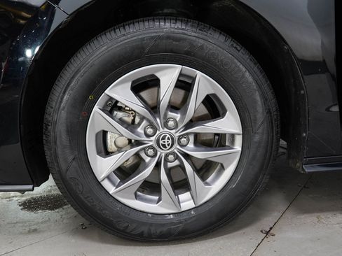 Used 2024 Toyota Sienna LE AWD/4WD image 29