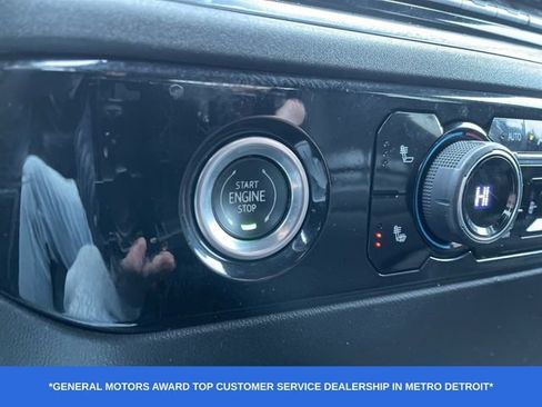 Used 2023 Chevrolet Silverado 1500 LT image 17