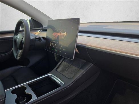 Used 2024 Tesla Model Y Long Range AWD/4WD image 19