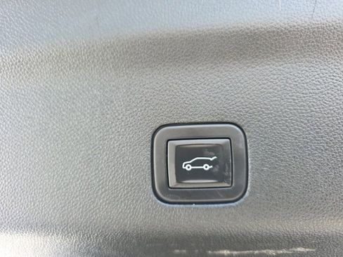 Used 2025 Chevrolet Suburban Z71 AWD/4WD image 33