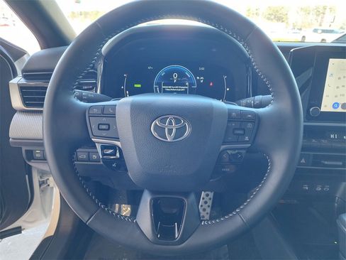 Used 2025 Toyota Camry SE image 18