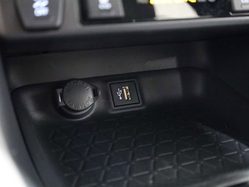 Used 2024 Toyota RAV4 SE image 31